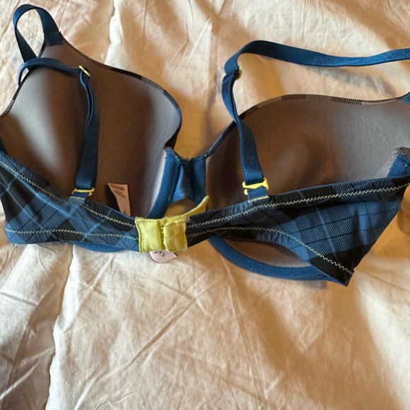 Victoria’s Secret Perfect Coverage bra 32DD - Picture 3 of 6